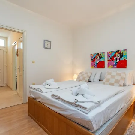 Boki 2 One Bedroom In Old Town With Balcony