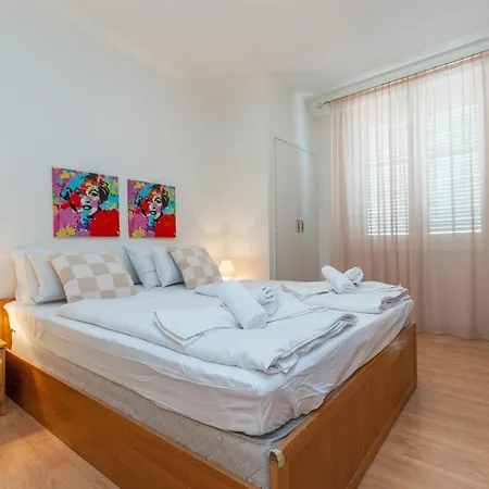 Boki 2 One Bedroom In Old Town With Balcony *