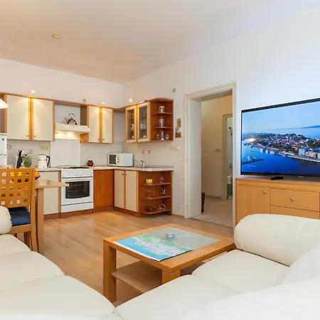 Boki 2 One Bedroom In Old Town With Balcony * זאדאר