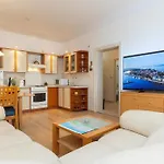 Boki 2 One Bedroom In Old Town With Balcony * Задар