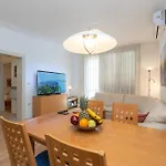 Апартаменты Boki 2 One Bedroom In Old Town With Balcony Задар