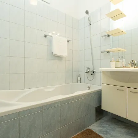 Апартаменты Boki 2 One Bedroom In Old Town With Balcony