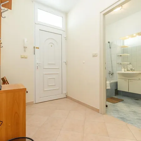 Boki 2 One Bedroom In Old Town With Balcony *