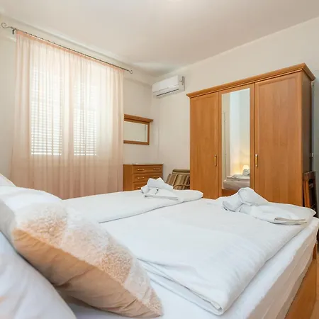 Boki 2 One Bedroom In Old Town With Balcony Daire Zadar