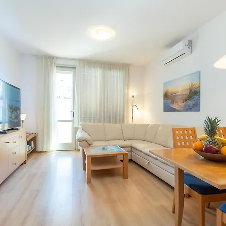 Boki 2 One Bedroom In Old Town With Balcony *