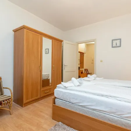 Boki 2 One Bedroom In Old Town With Balcony Zara