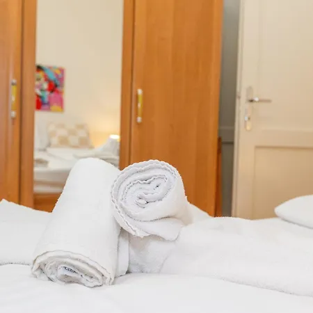 Boki 2 One Bedroom In Old Town With Balcony * Задар
