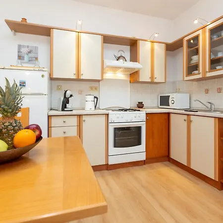 Апартаменты Boki 2 One Bedroom In Old Town With Balcony *