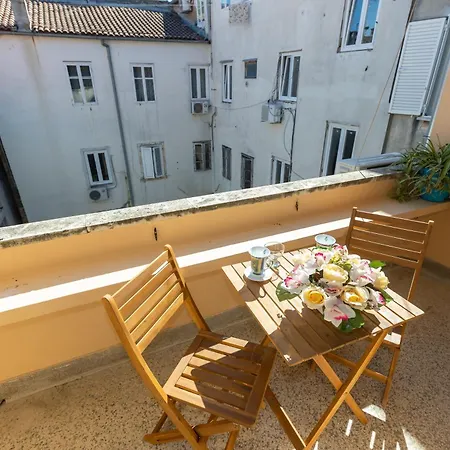 Boki 2 One Bedroom In Old Town With Balcony *