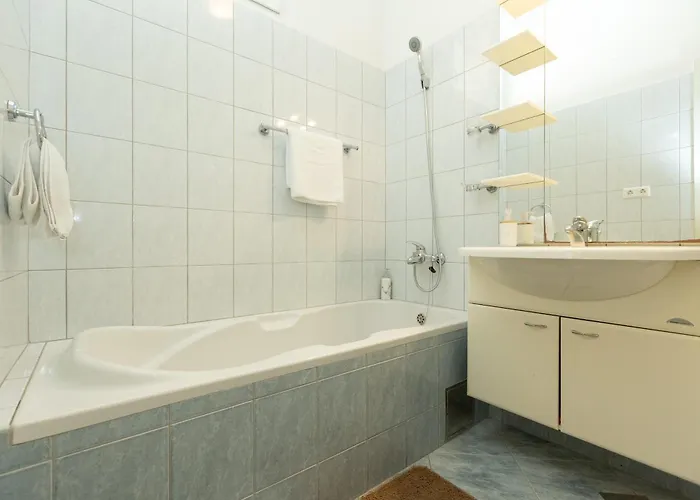 Apartment Boki 2 One Bedroom In Old Town With Balcony