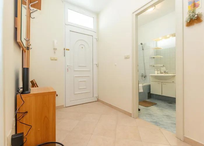 Boki 2 One Bedroom In Old Town With Balcony *
