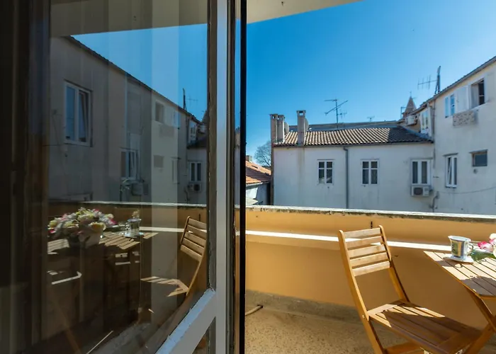 Daire Boki 2 One Bedroom In Old Town With Balcony *