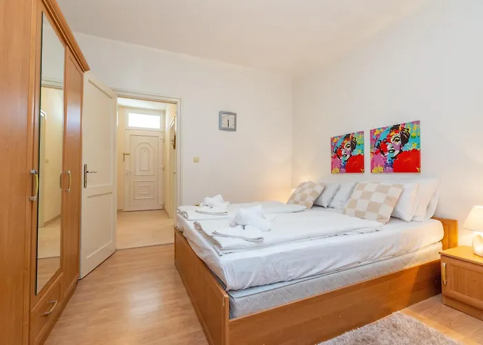 Apartment Boki 2 One Bedroom In Old Town With Balcony