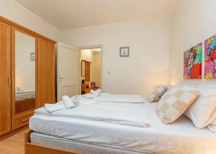 Boki 2 One Bedroom In Old Town With Balcony *