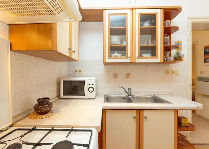 Daire Boki 2 One Bedroom In Old Town With Balcony