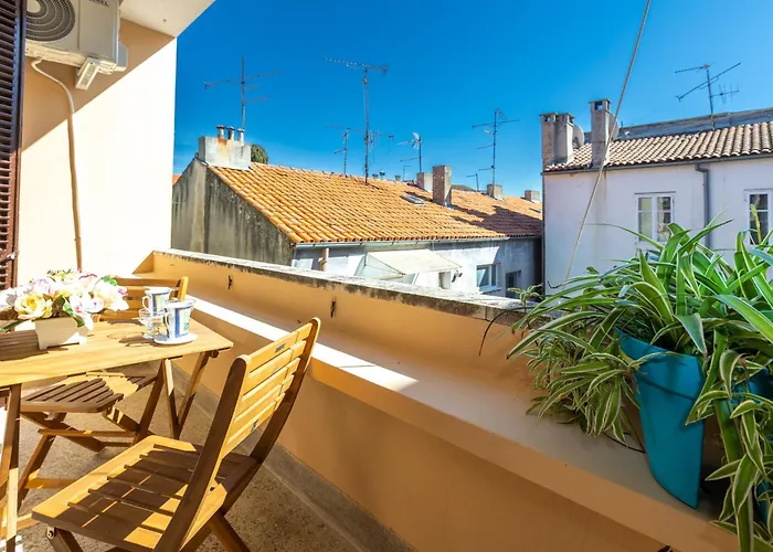 Daire Boki 2 One Bedroom In Old Town With Balcony